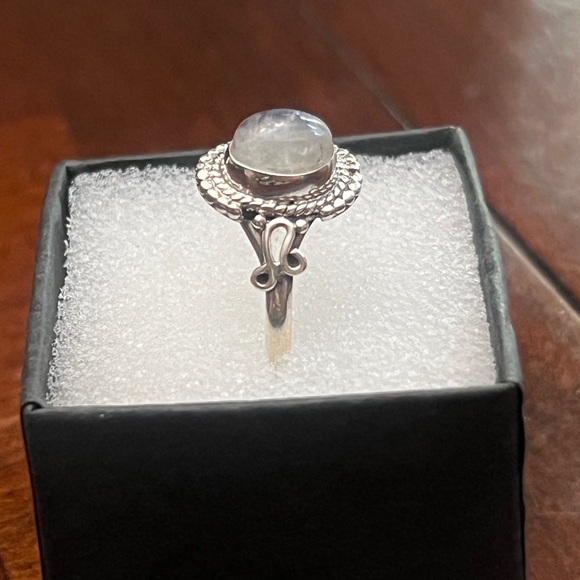 Moonstone Sterling Silver Ring Size 7.5
Natural stone - Picture 5 of 10